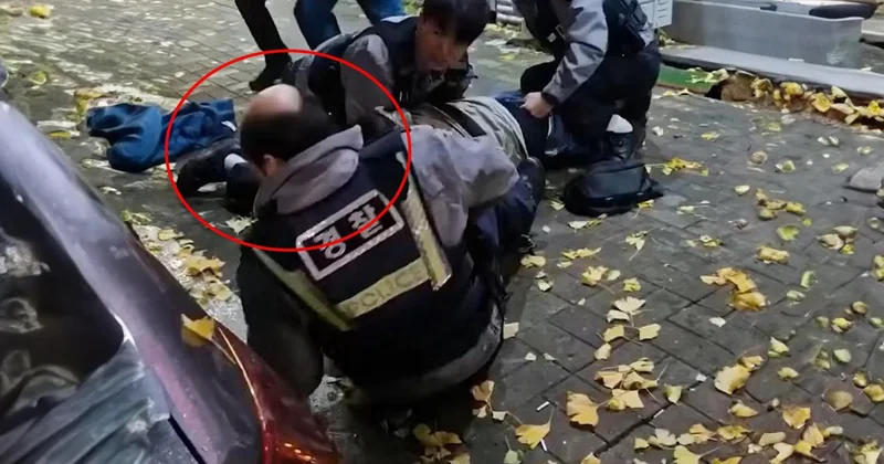 Şüpheliyle boğuşurken peruğu uçtu! Yardımına vatandaş koştu
