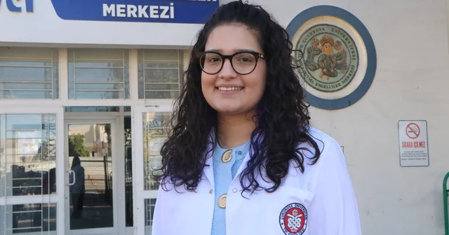 Yanlış ilaç nedeniyle işitme kaybı yaşayan Selen, tedavi gördüğü hastaneye doktor oldu Adana Haberleri