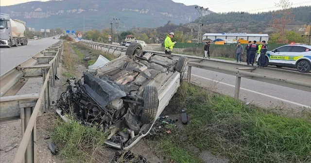 Karabük te devrilen otomobildeki 2 kişi yaralandı Karabük Haberleri