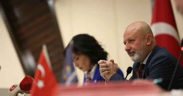 Çolakbayrakdar: Kimse sahte kahramanlık peşine düşmesin Kocasinan Belediye Başkanı Ahmet Çolakbayrakdar: 2 bin tane çalışanın içinde 1 2 tane çürük elma çıkmışsa bunu tespit etmek ve gerekli hukuki süreci başlatmak bizim işimiz Kayseri Haberleri