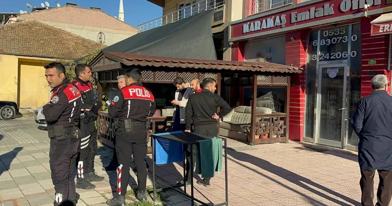 Zorla arabaya bindirmek istedikleri veterineri vurdular!