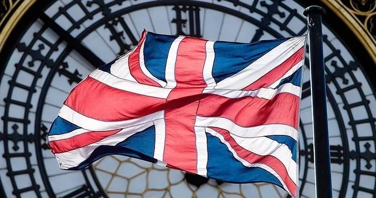 İngiltere de istifa depremi