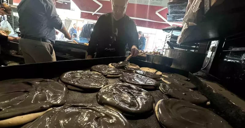 Bursa nın Yeni Lezzeti: Siyah Tahinli Pide