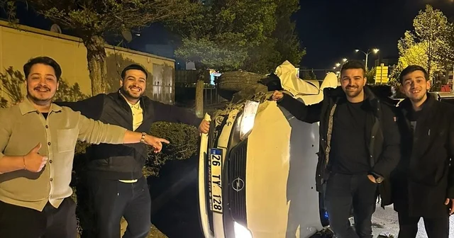 Kazalı araçla hatıra fotoğrafı çekindiler Eskişehir Haberleri