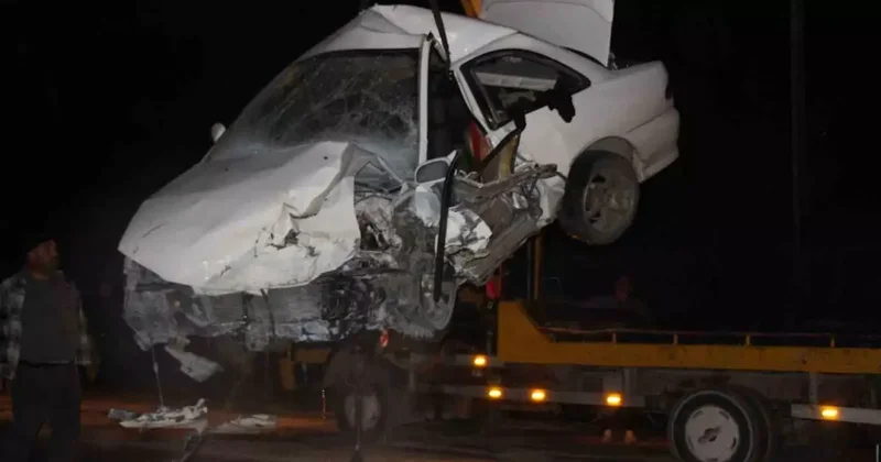 Amasya’da iki otomobilin çarpıştığı feci kazada kamerada