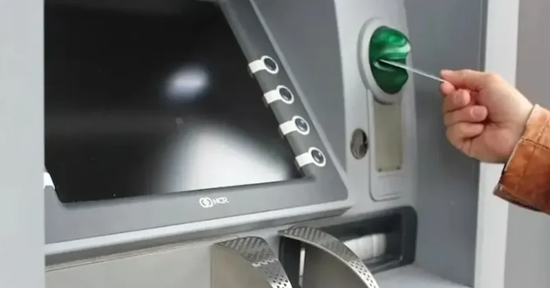 ATM’de kartı sıkışınca öfkeye kapıldı: Güvenlik görevlisini bıçakladı Sözcü Gazetesi