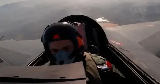 KIZILELMA havacılıkta yeni bir sayfa açtı: Selçuk Bayraktar tarihi anları böyle takip etti VİDEO İZLE