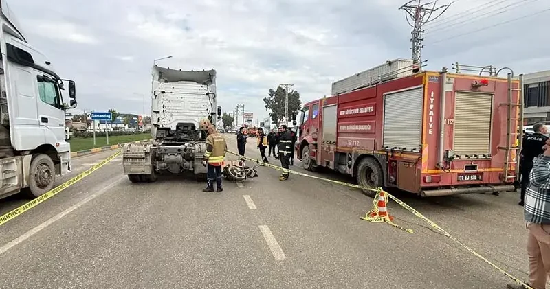 TIR ile motosiklet çarpıştı; anne ile bebeği öldü, 3 yaralı
