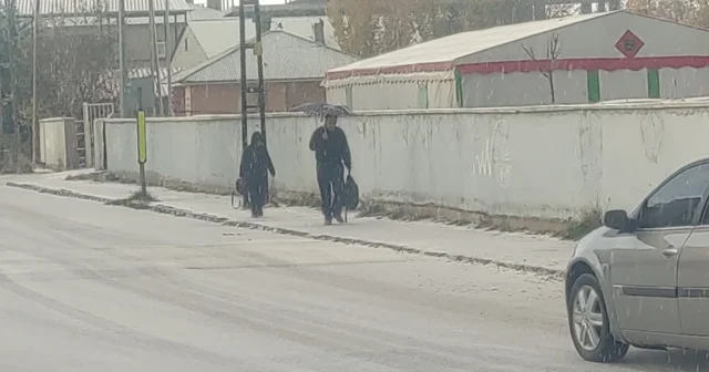 Van da dolu yağışı şehri beyaza bürüdü Van Haberleri