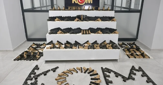 Adıyaman da kurusıkıdan çevrilmiş bin tabanca ele geçirildi Adıyaman Haberleri