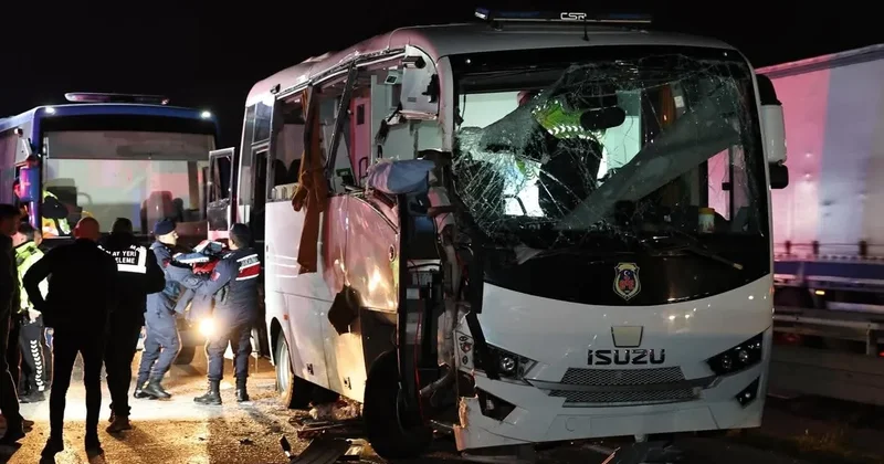 Hükümlüleri taşıyan araç kazaya karıştı! 12’si hükümlü 23 yaralı