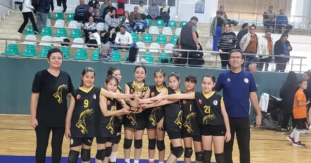 Köyceğizli minikler Voleybol Turnuvası nda şampiyon oldu Muğla Haberleri