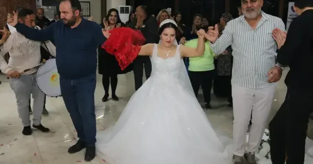 Down sendromlu Ezgi nin gelinlik hayali gerçek oldu VİDEO İZLE