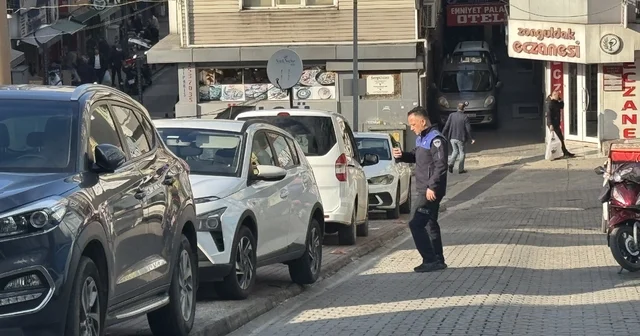 Zabıtadan kaldırım işgali yapan sürücülere ceza Zonguldak Haberleri