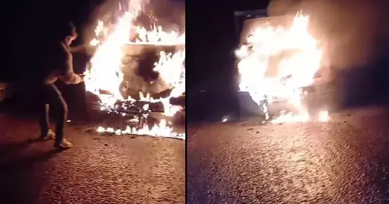 Seyir halindeyken alev alan kamyonet yandı