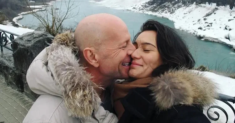 Üç yıldır hem hasta kocasına bakıyor hem iki kızını büyütüyor… Gözyaşlarıyla konuştu: Ne yaşadığımızı bilmeden bana kötü söz söylüyorsunuz