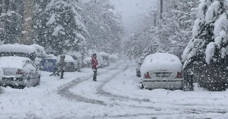 İstanbul beyaza bürünecek! İşte kar yağışlı bölgeler ve yurt genelinde hava durumu...