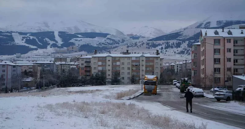 Erzurum güne karla uyandı