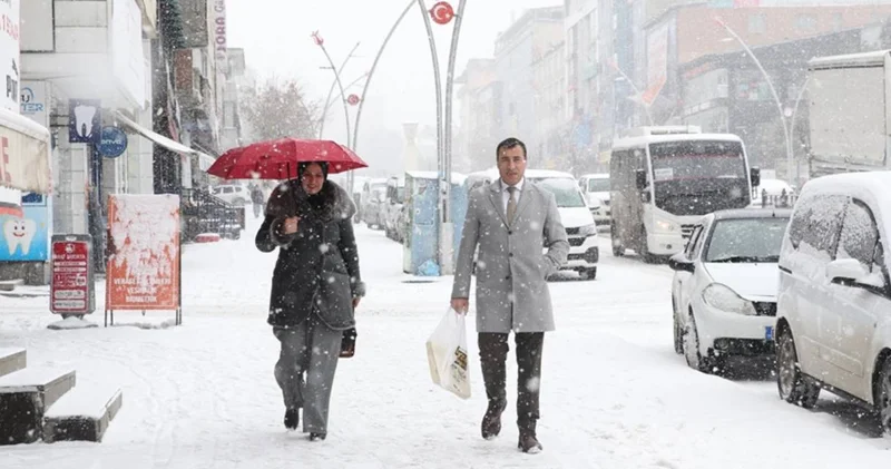 Meteoroloji beyaza bürünecek şehirleri açıkladı: Hem sağanak hem kar geliyor