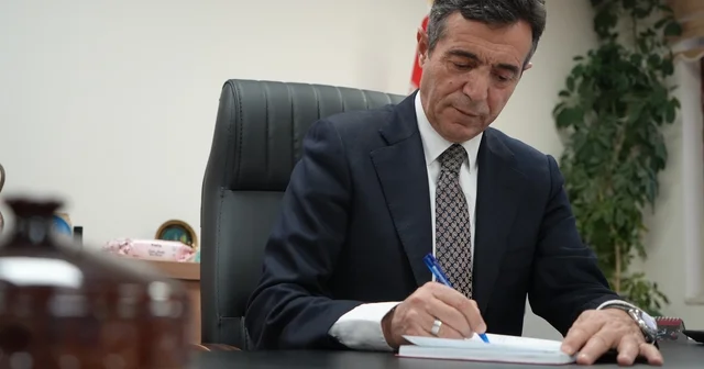 40 yıl önce mezun olduğu okula müdür olarak döndü: Bayburtlu eğitimci şimdi hatıra defteri tutuyor Bayburt Haberleri