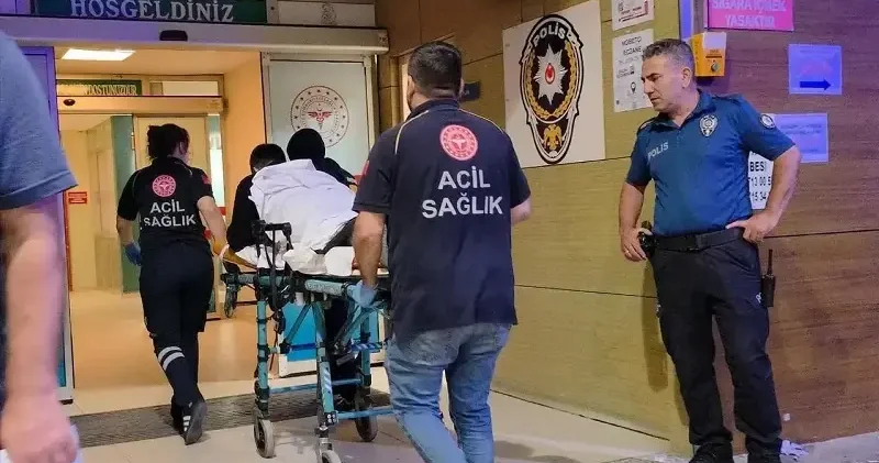 Esenler de ATM de kartının kalmasına sinirlenen kişi, güvenlik görevlisini bıçakla yaraladı İstanbul Haberleri