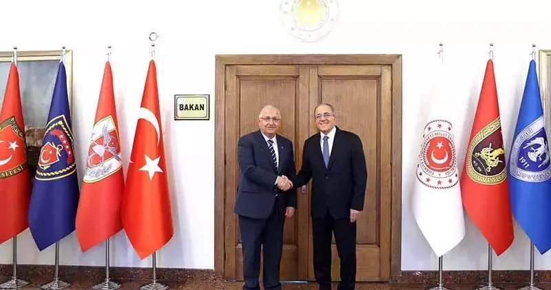 Bakan Güler, yaş haddinden emekli olan Şuay Alpay ı kabul etti