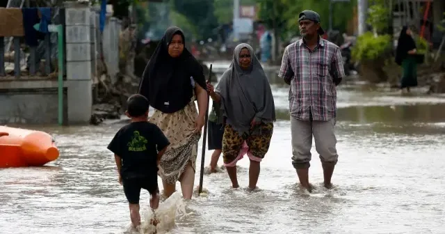 Güney Asya ülkelerindeki toprak kayması ve sel felaketinde acı tablo: Milyonlarca insan tahliye edildi binlercesi kayıp VİDEO İZLE