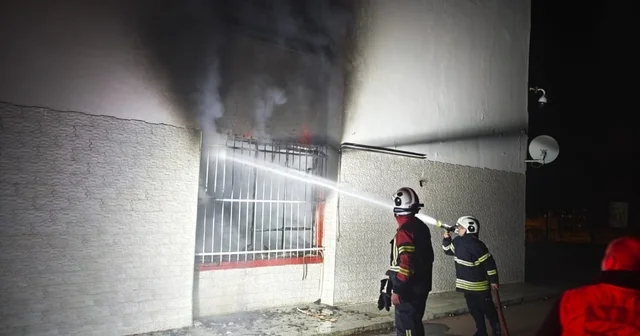 Tahliye edilen okulda çıkan yangın panikletti Aydın Haberleri