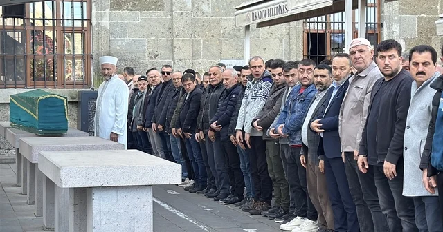 Eşi ve oğlunun ölümüne ilişkin tutuklu bulunduğu cezaevinde intihar eden doktor, defnedildi Samsun Haberleri