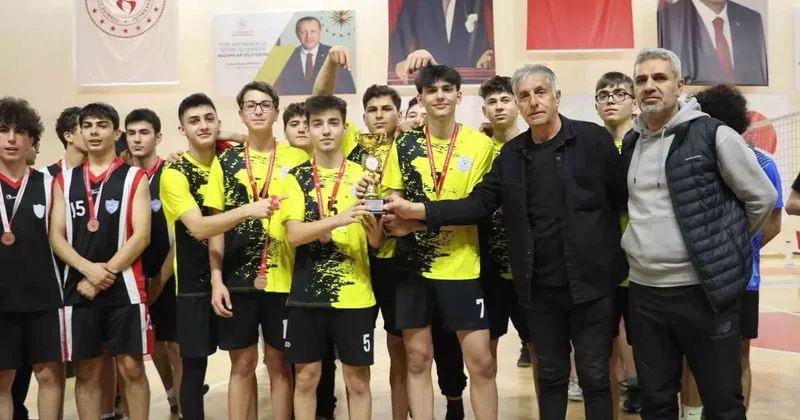Kayseri Okul Sporları Voleybol Genç Erkekler müsabakaları tamamlandı