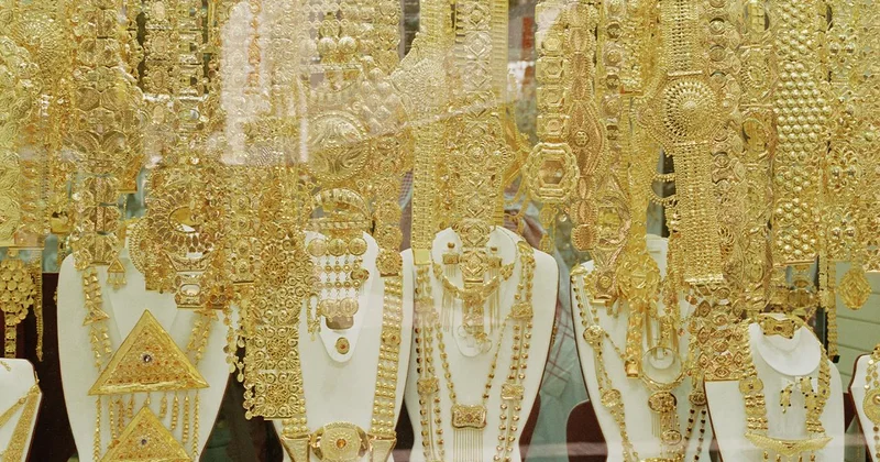 Kuyumcuya gitti, altın kolyeyi yuttu