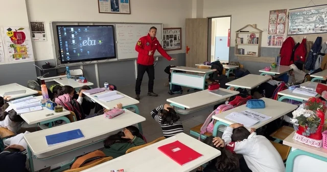 JAK tan öğrencilere Deprem farkındalık eğitimi Bursa Haberleri