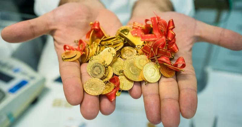 ALTIN FİYATLARI ALIŞ SATIŞ TABLOSU 2 ARALIK 2025: Altın güne düşüşle başladı! Bugün ons, tam, yarım, çeyrek ve gram altın ne kadar?