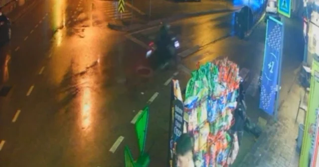 Bursa da korkunç kaza böyle geldi Motosiklet sürücüsü başını bariyere vurdu, kask parçalandı Bursa Haberleri