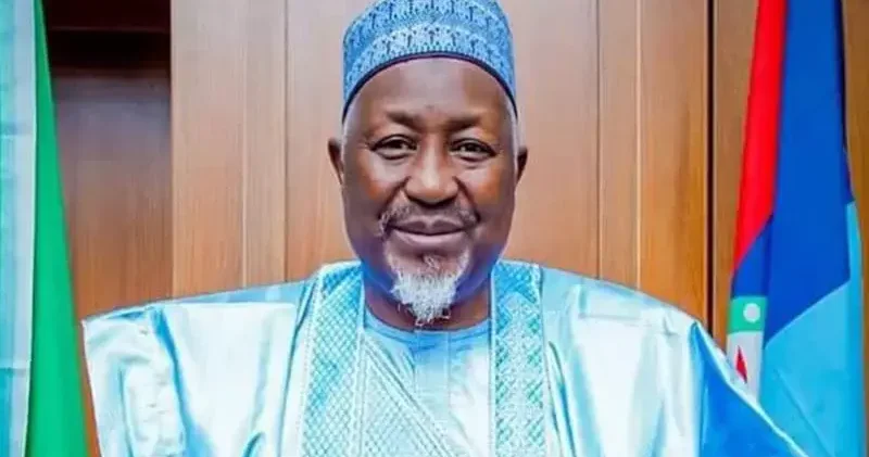 Nijerya Savunma Bakanı Abubakar, istifa etti