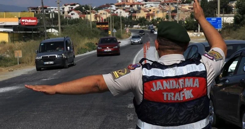 Jandarmadan görülmemiş hareket: Ceza yazdığı kişiyi öğrenince kendi cebinden ödedi