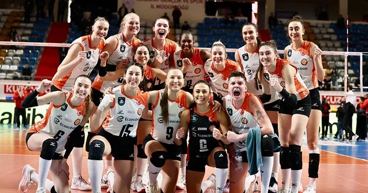 Eczacıbaşı Dynavit, 5 setlik mücadeleden galip ayrıldı!
