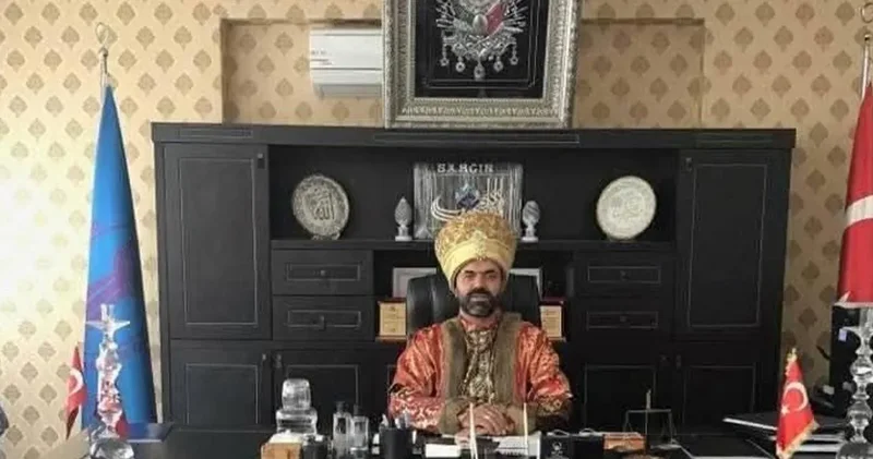 Seçime böyle gidiyor: Padişah gibi poz verdi