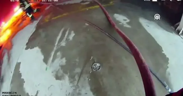 Narenciye fabrikasında çıkan yangına, çok sayıda ekip müdahale etti