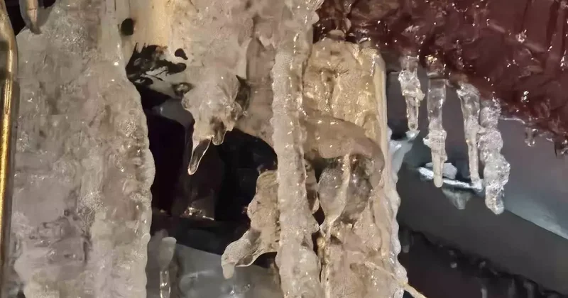 Elazığ’da metrelerce buz sarkıtı oluştu