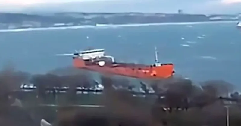 Kimyasal madde taşıyordu! Tanker lodosun etkisiyle sahile sürüklendi