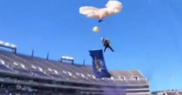 ABD deki Amerikan futbolu maçı öncesinde bir paraşütçü tribüne çakıldı VİDEO İZLE