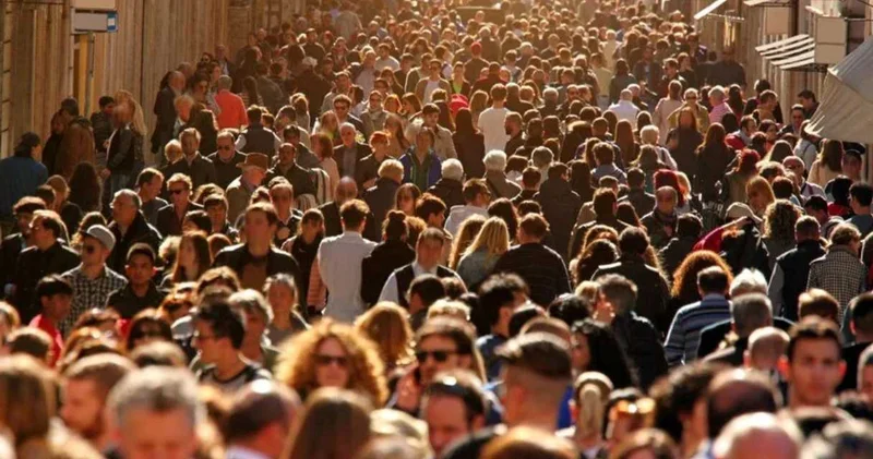 Orta sınıf çöktü sözü boşa değilmiş! İktisat profesörü açıkladı: 18 asgari maaş ile anca..