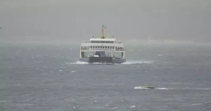 Çanakkale Boğazı lodos alarmı: Gemi geçişlerine kapatıldı