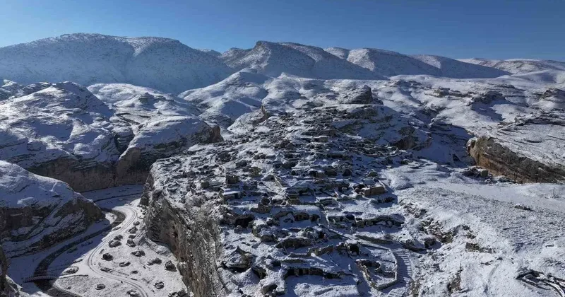 Jandarmadan kar altında filmleri aratmayan kurtarma operasyonu