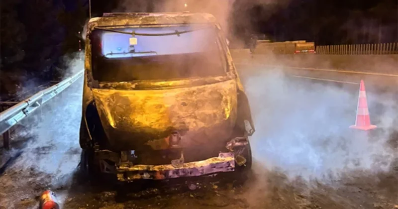 Seyir halindeki çekici alevlere teslim oldu Sözcü Gazetesi