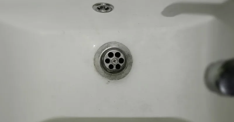 Sirke ve karbonata gerek yok: 1 bardak dökün, giderler anında açılacak Sözcü Gazetesi