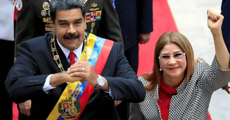 ABD basını operasyonun detaylarını duyurdu: Maduro ve eşi sürüklenerek çıkarıldı Sözcü Gazetesi
