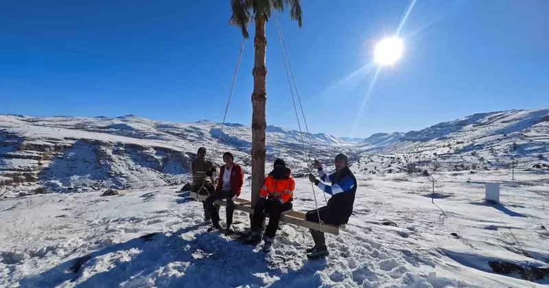 Bin 600 rakımda dondurucu soğuklara aldırış etmediler