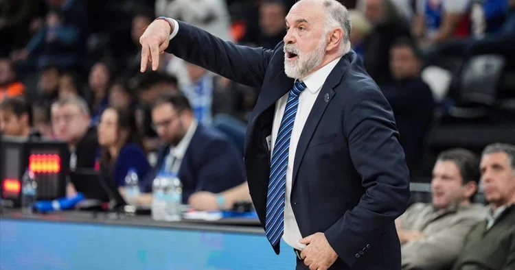Anadolu Efes Başantrenörü Pablo Laso: Pes etmemeliyiz